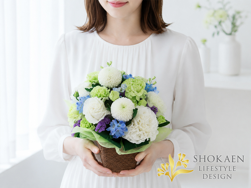 ペット お供え花 全国発送・正花園の白・グリーン・紫を基調とした清らかな供花バスケットアレンジメント「清澄」