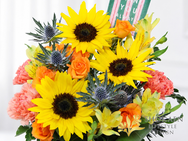 alt="父の日ギフトにおすすめの、ひまわりを使った正花園のフラワーアレンジメント"